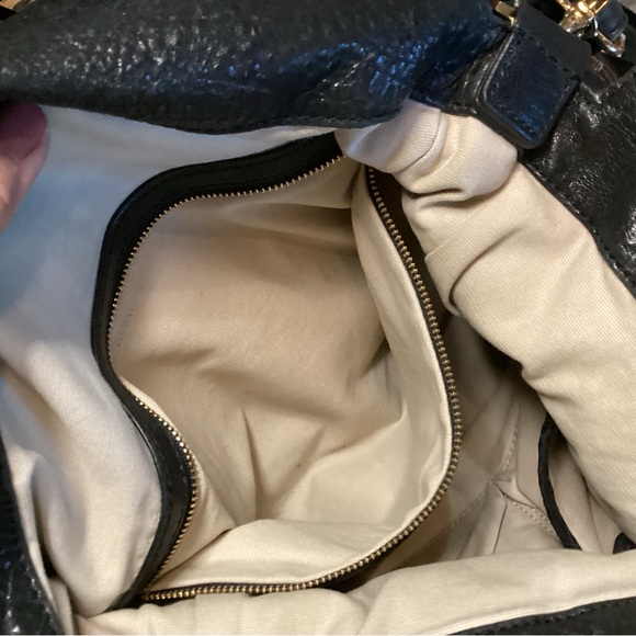 Tory Burch black leather large shoulder bag with handles and strap gold hardware - Picture 6 of 10